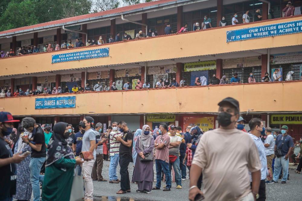 PRU15: Jangan percaya dakwaan pakai seluar pendek, selipar tidak dibenar mengundi - SPR