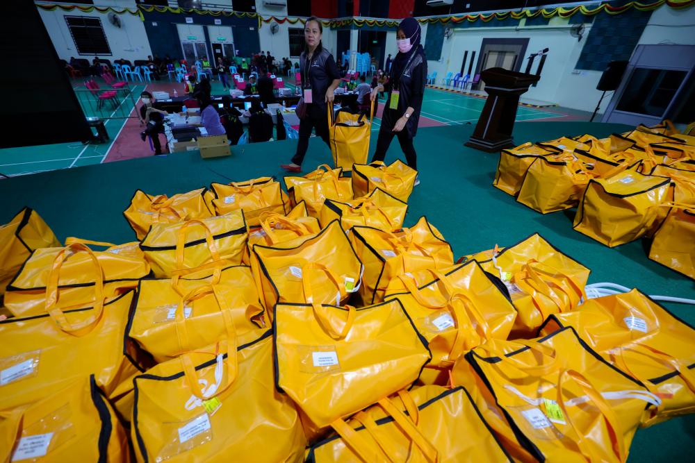 PRU15: Perjumlahan undi sedang berlangsung, beberapa keputusan tidak rasmi disiarkan