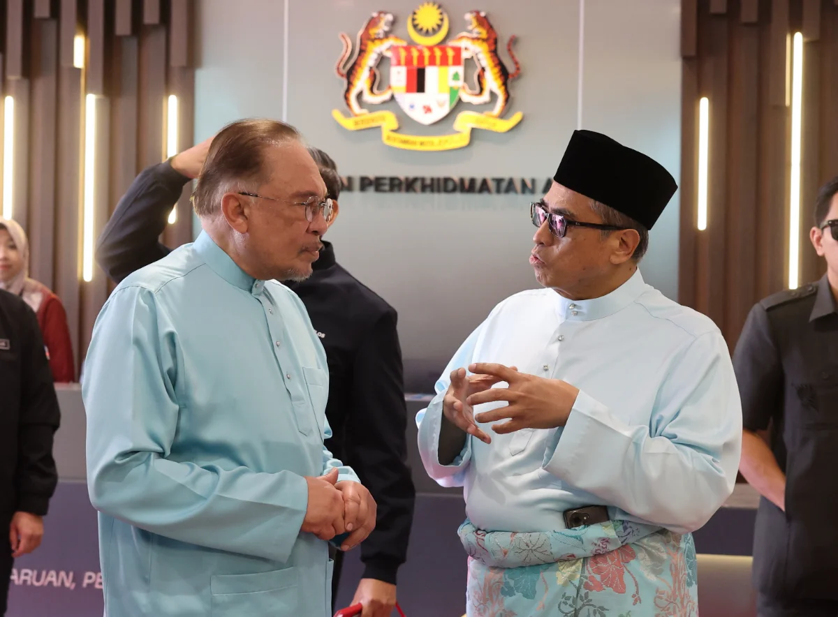 PM Anwar visits JPA for first time during Ramadan programme