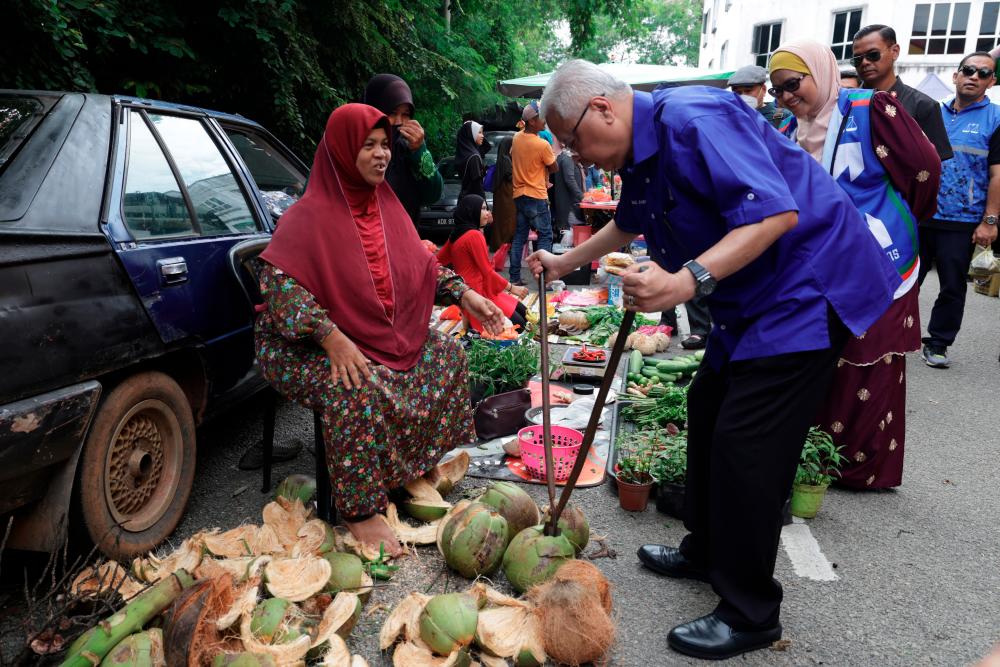 Pasar awam, kedai makan jadi lokasi pilihan calon dekati pengundi