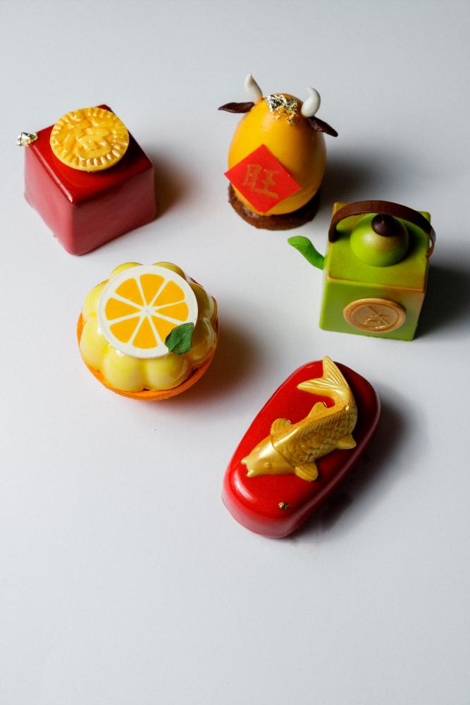 Passion for CNY petit gateau!