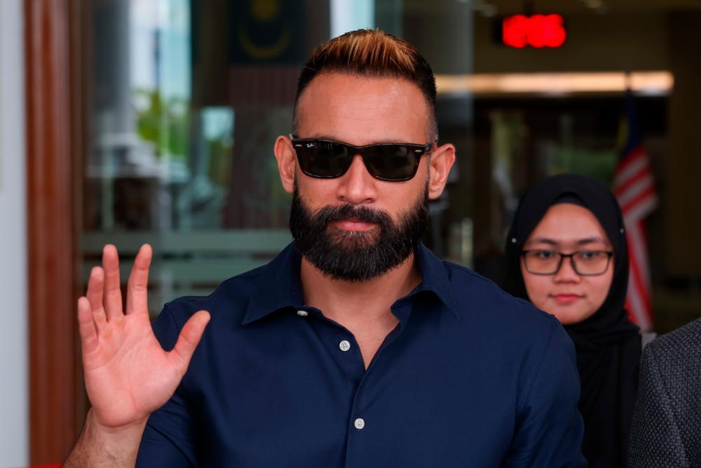 Pelakon Sharnaaz Ahmad didakwa cederakan pengawal keselamatan Pelakon Sharnaaz Ahmad didakwa cederakan pengawal keselamatan