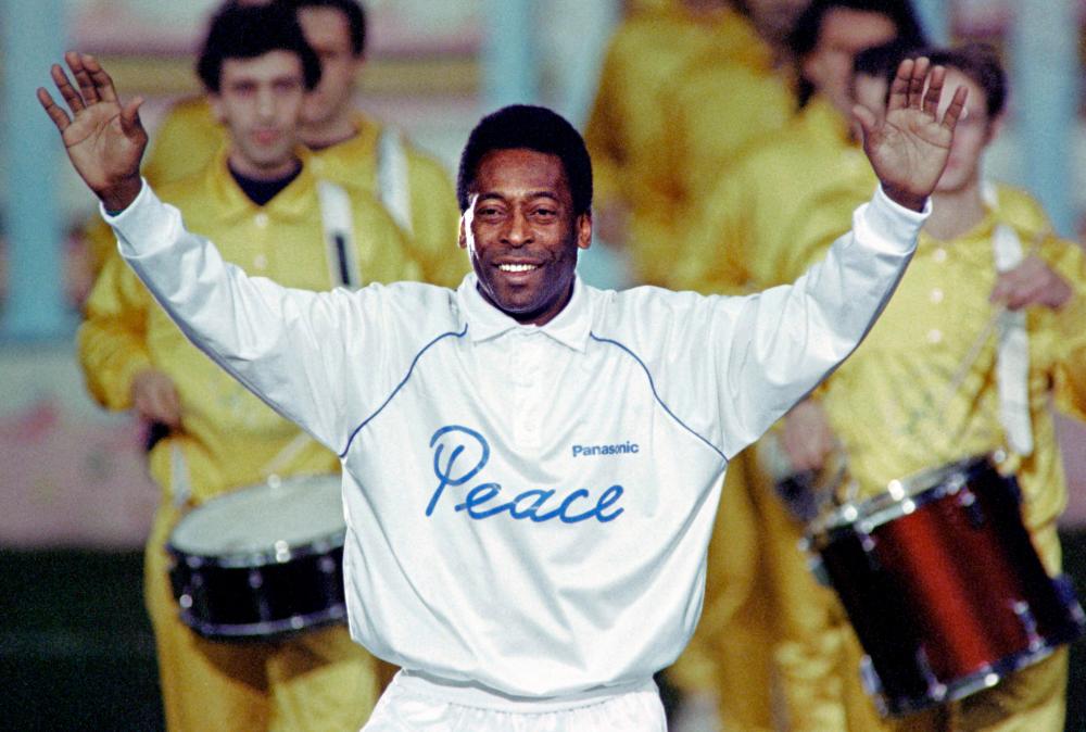 Pele’s family gather at his hospital bedside on Christmas Eve