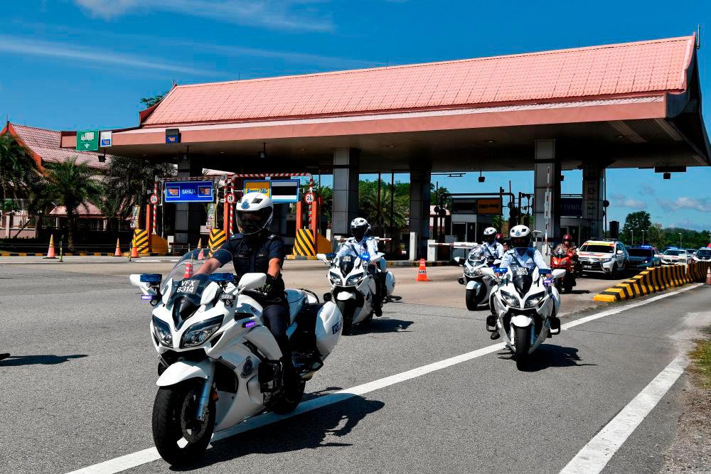 Pemandu treler ditahan bantu siasatan dakwaan dipukul anggota trafik