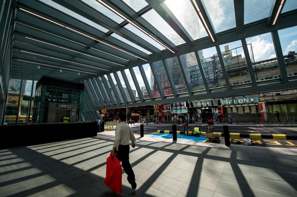 Pembaikan eskalator, lif di stesen LRT, mrt, monorel dijangka selesai akhir tahun ini Pembaikan eskalator, lif di stesen LRT, mrt, monorel dijangka selesai akhir tahun ini