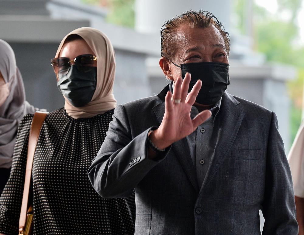 Pendakwaan bantah permohonan Bung Moktar, Zizie Izette semak keputusan bela diri Pendakwaan bantah permohonan Bung Moktar, Zizie Izette semak keputusan bela diri