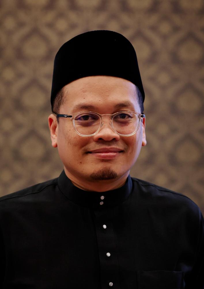 Pengalaman Anwar sebagai Menteri Kewangan diperlukan untuk stabilkan ekonomi: Nik Nazmi