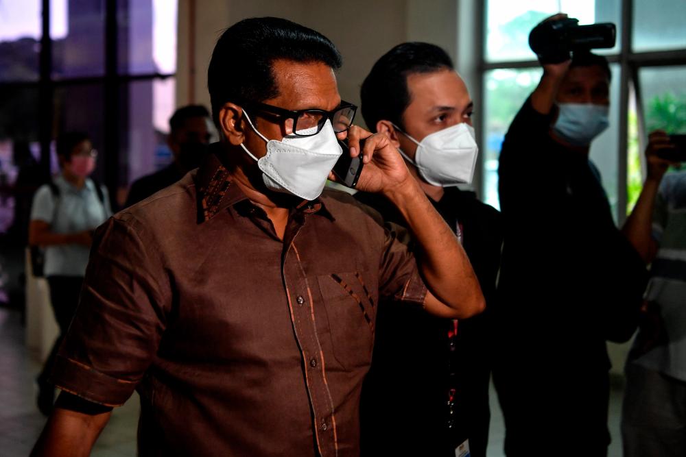Pengarah Yayasan Kemajuan India Wilayah Persekutuan didakwa salah guna harta, wang