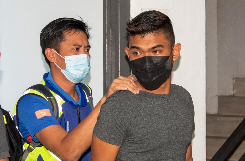 Penjual besi buruk mengaku tidak bersalah tetak mangsa Penjual besi buruk mengaku tidak bersalah tetak mangsa
