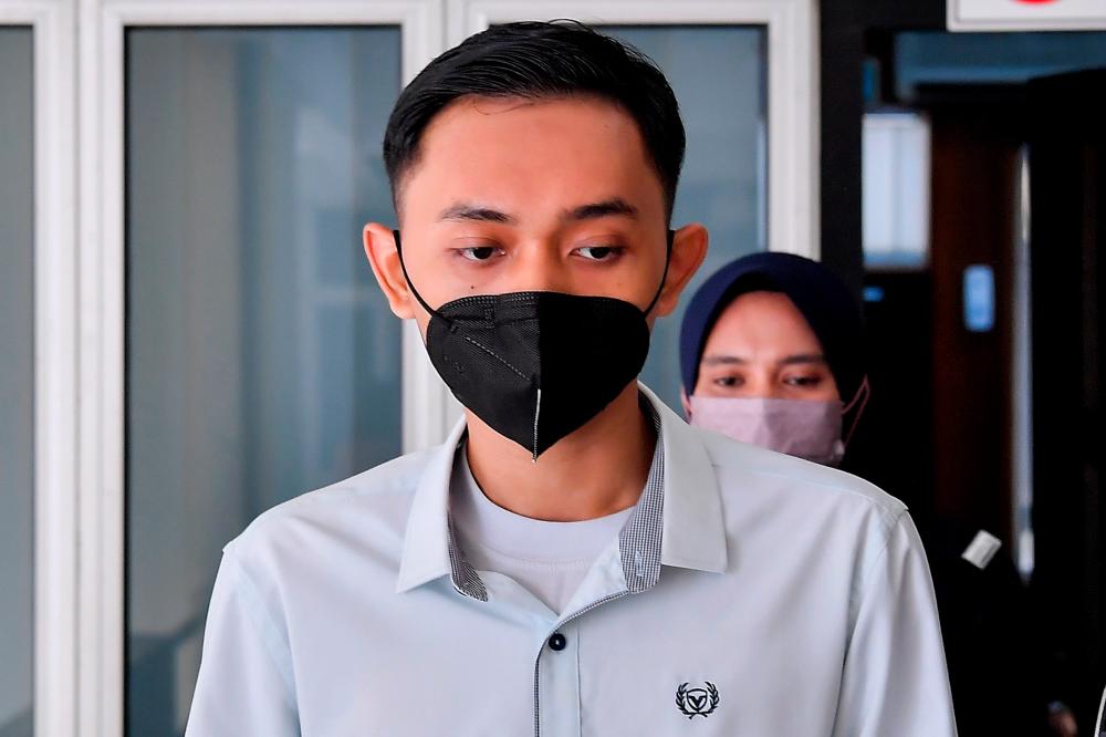 Penuntut universiti mengaku salah muat naik komen jelik terhadap Agong, PM