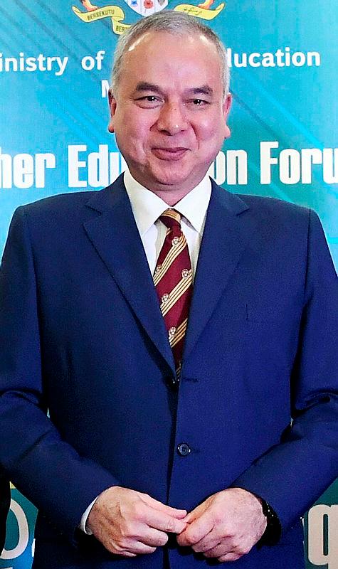 Perak Sultan calls for positive acceptance of fatwa to strengthen faith Perak Sultan calls for positive acceptance of fatwa to strengthen faith