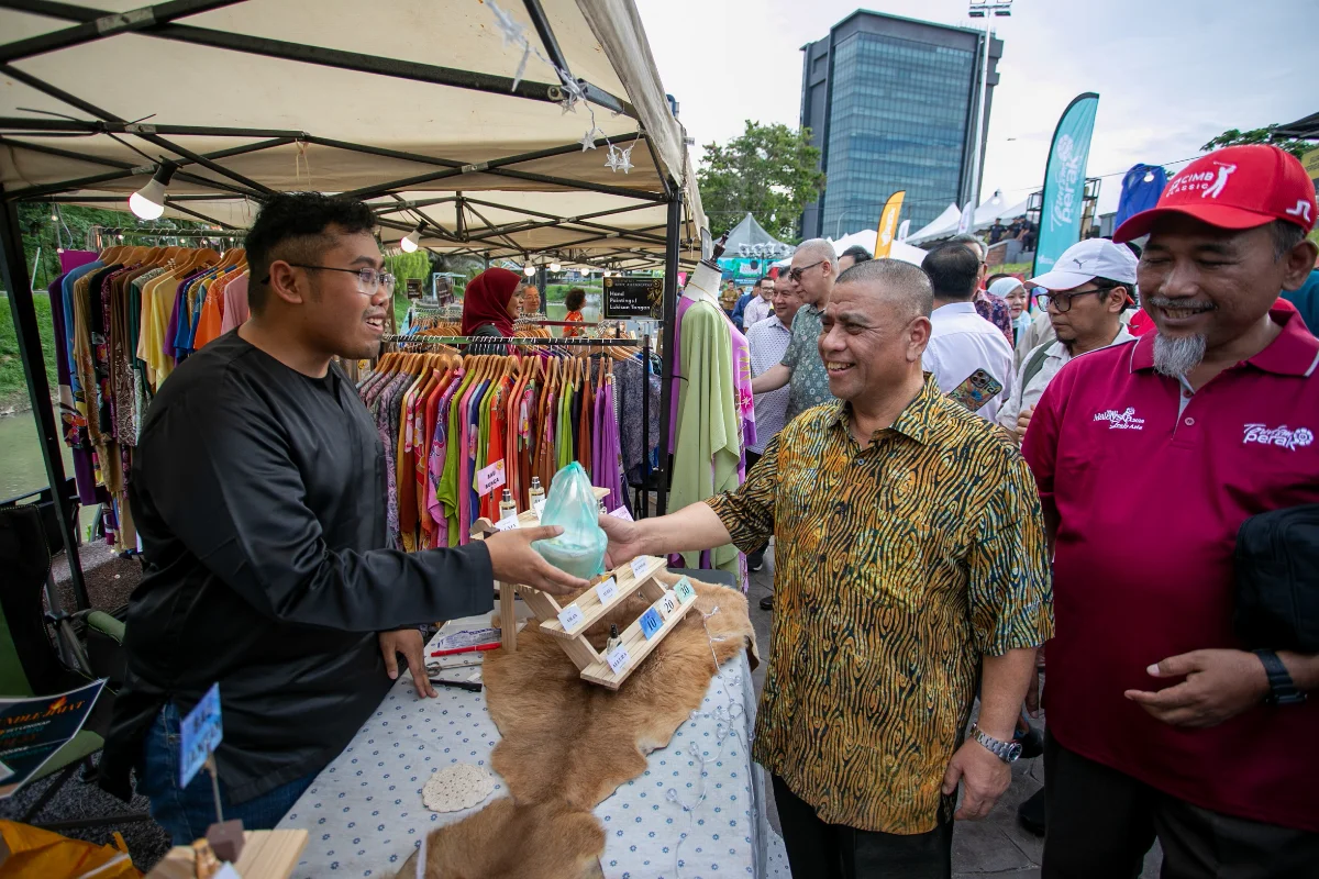 Perak_to_host_Aidilfitri_open_house_at_Indera_Mulia_Stadium