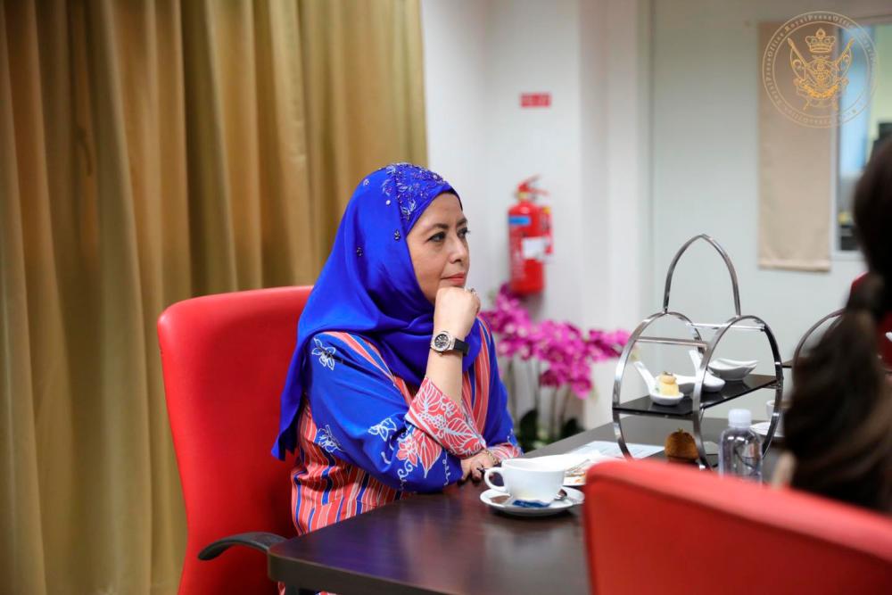 Permaisuri Johor anggun berbusana Baju Kurung Johor sempena lawatan rasmi ke Singapura Permaisuri Johor anggun berbusana Baju Kurung Johor sempena lawatan rasmi ke Singapura