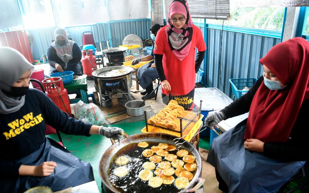Perniagaan rempeyek âWow Merecikâ Kak Cun jana pendapatan di sebalik Covid-19 Perniagaan rempeyek âWow Merecikâ Kak Cun jana pendapatan di sebalik Covid-19