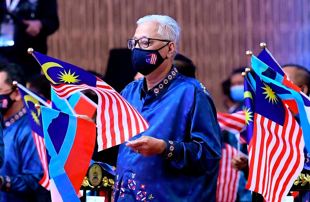 Petronas to give sponsorships of over RM120 mln to SPM top scorers