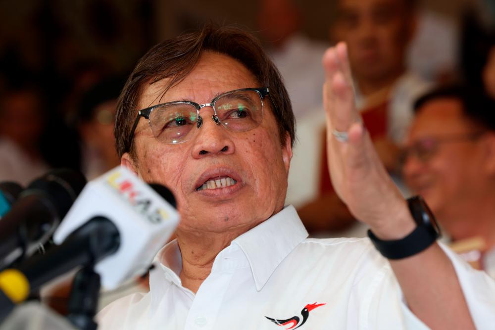 Pindaan anti-lompat parti dibentang di DUN Sarawak hujung bulan ini Pindaan anti-lompat parti dibentang di DUN Sarawak hujung bulan ini