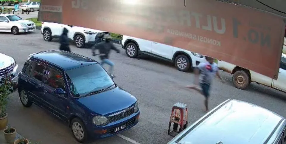 Police_hunt_three_suspects_after_fatal_Tangkak_slashing