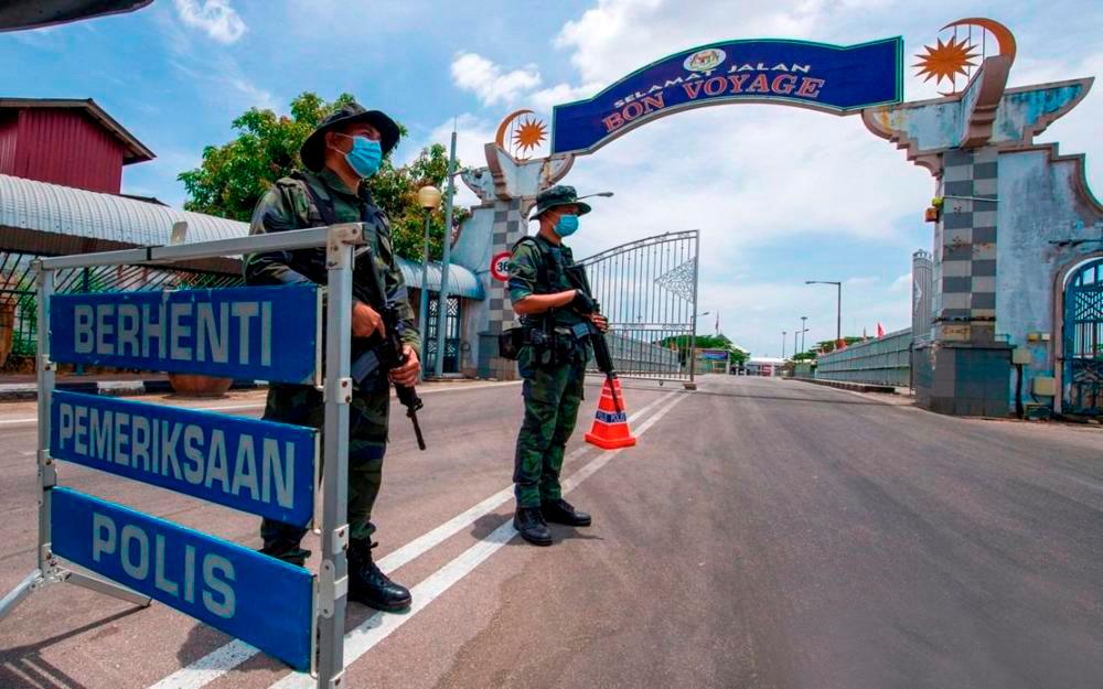 Polis Thailand tahan dua lelaki tempatan seludup pikap dengan plat pendaftaran Malaysia