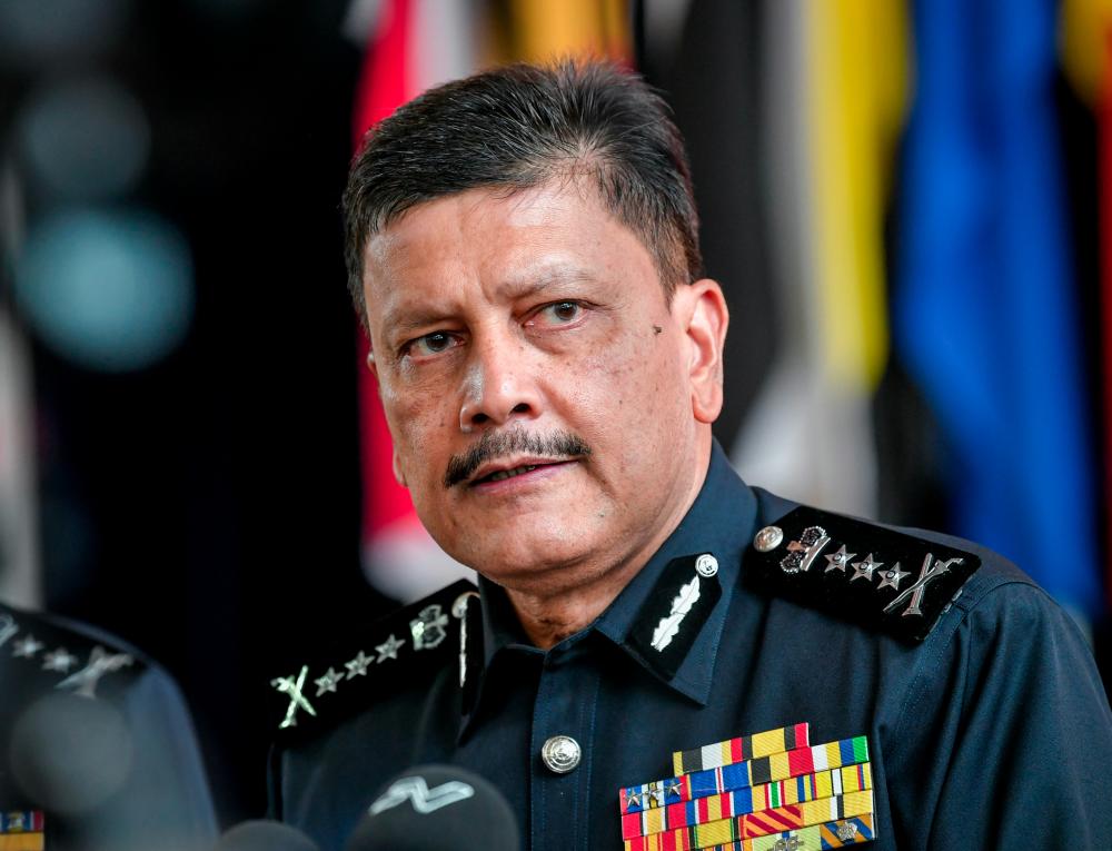 Polis ambil keterangan lapan individu kes penemuan al-Quran dalam longkang Polis ambil keterangan lapan individu kes penemuan al-Quran dalam longkang