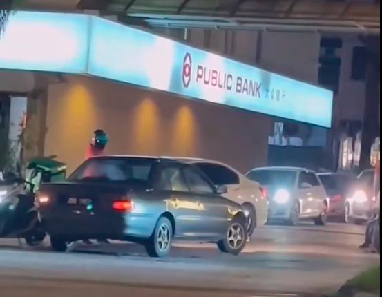 Polis kesan pemandu Proton Wira langgar lari penghantar makanan Polis kesan pemandu Proton Wira langgar lari penghantar makanan