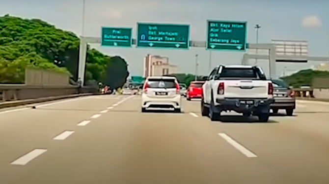 Polis kesan pemandu Toyota Hilux siasat kes buli jalan raya Polis kesan pemandu Toyota Hilux siasat kes buli jalan raya