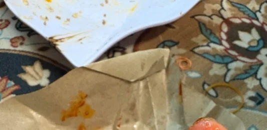 Woman calls out burnt popiah at KL Ramadan Bazaar