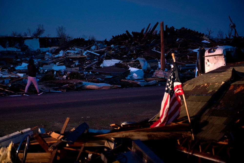 Powerful tornadoes kill more than 80 in five US states