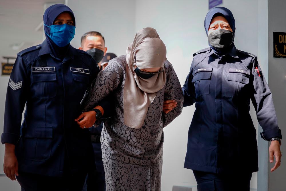 Pregnant woman charged with robbing gold shop
