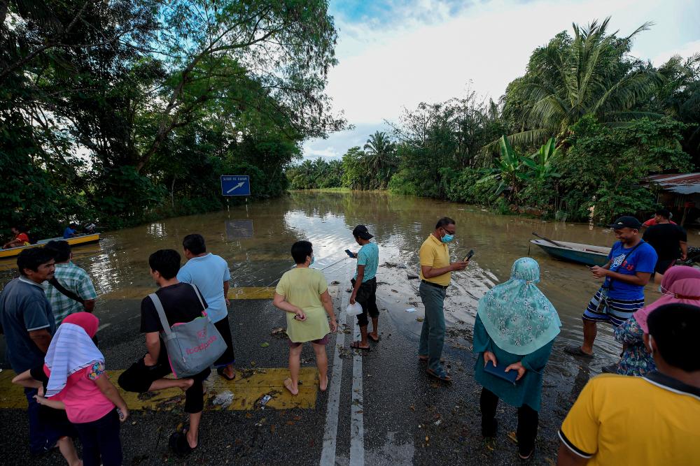 Pregnant woman drives two hours in search of flood relief centre Pregnant woman drives two hours in search of flood relief centre