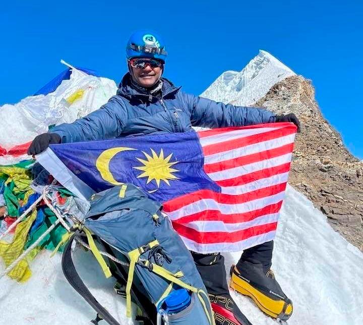 Proudest moment for  Elanghovan: Waving the Jalur Gemilang on Everest peak 