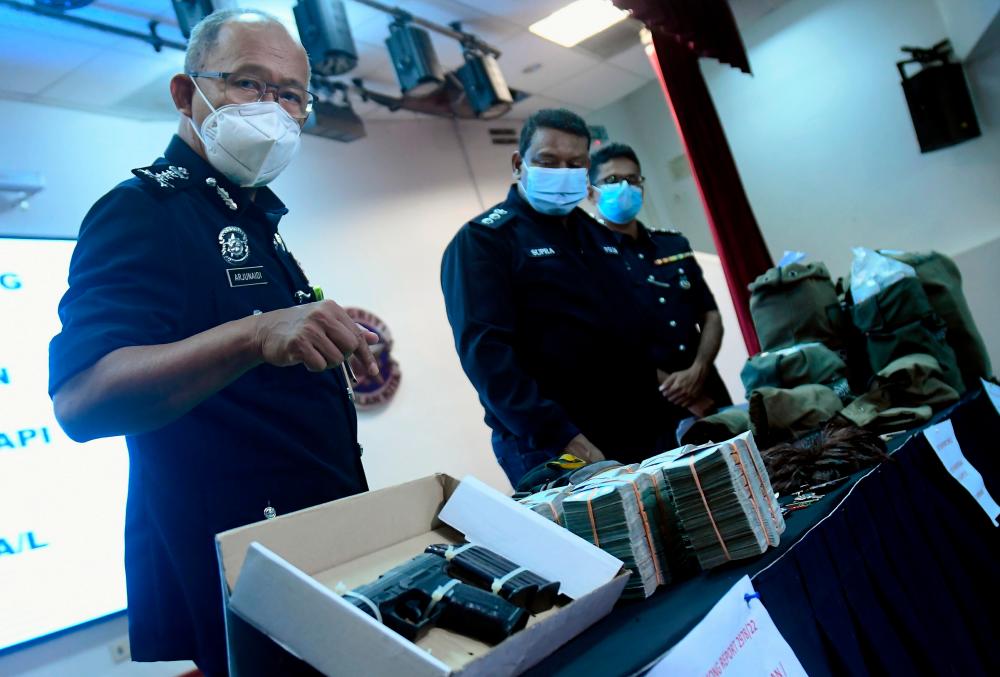 Puchong Prima robbery suspect used pistol belonging to police Puchong Prima robbery suspect used pistol belonging to police