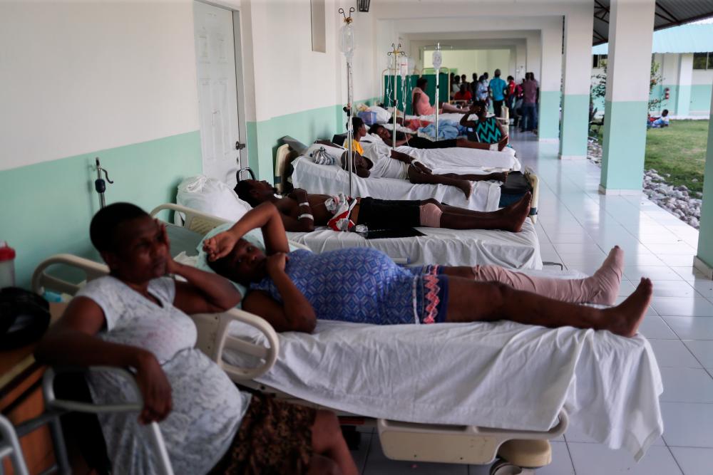 Quake leaves Haiti âOn its kneesâ as impatience grows over lack of aid