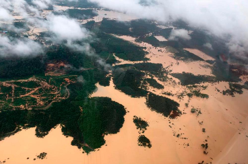 RMAF flies food supplies to flood victims in Jerantut