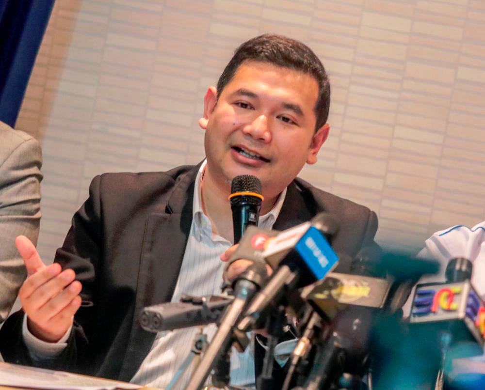 Rafizi pledges not to mix ministerial duties with political affairs Rafizi pledges not to mix ministerial duties with political affairs