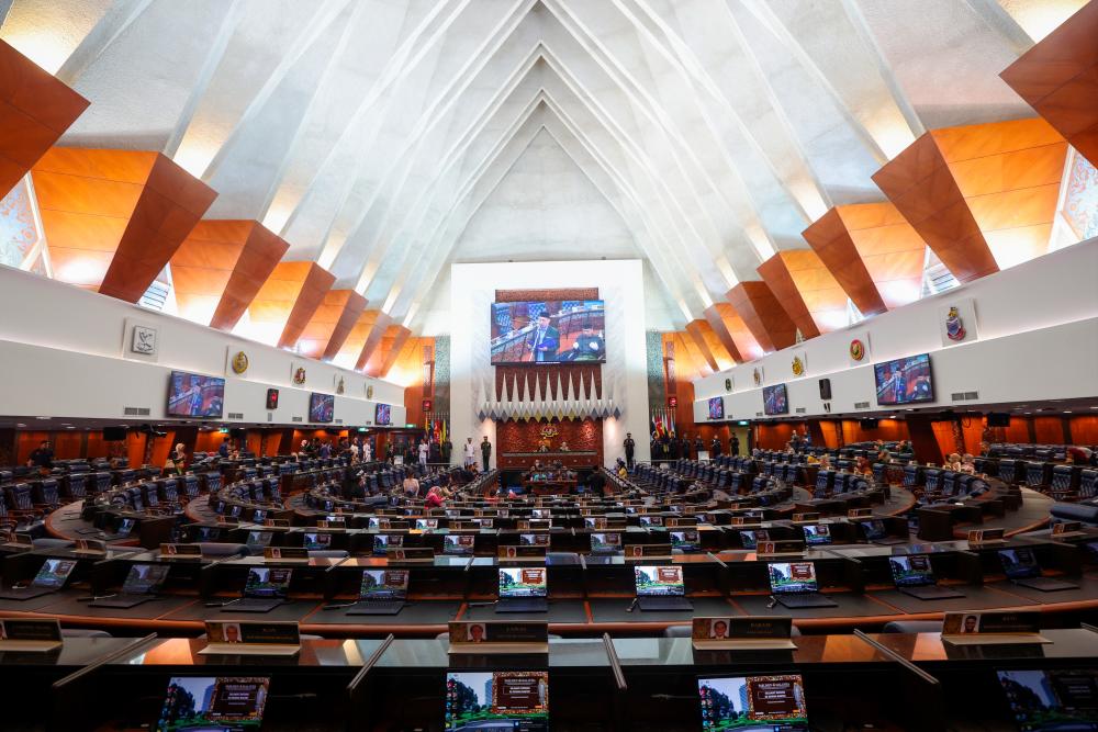 Raptai penuh Istiadat Pembukaan Parlimen ke-15 lancar, ambil kira faktor cuaca