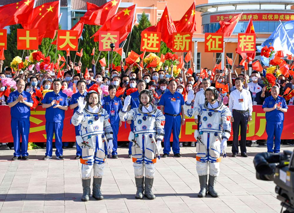 Rasa ingin tahu pelajar bongkar 'misteri' rutin angkasawan China di angkasa
