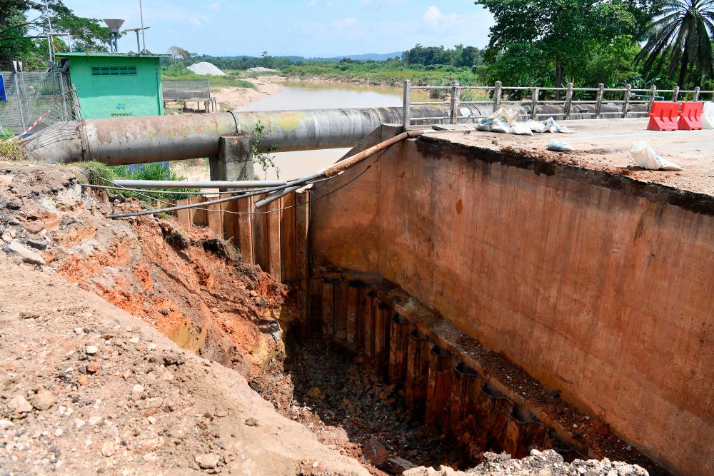 Repair works at Sg Langat to strengthen existing embankment - DID Repair works at Sg Langat to strengthen existing embankment - DID