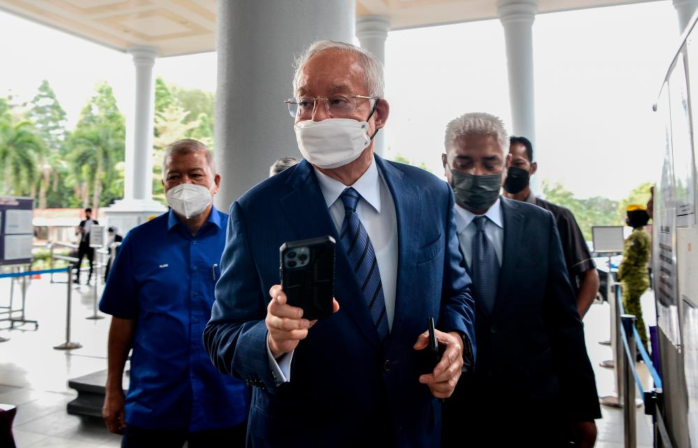 Report: Najib may seek another change of defence lawyers in SRC appeal