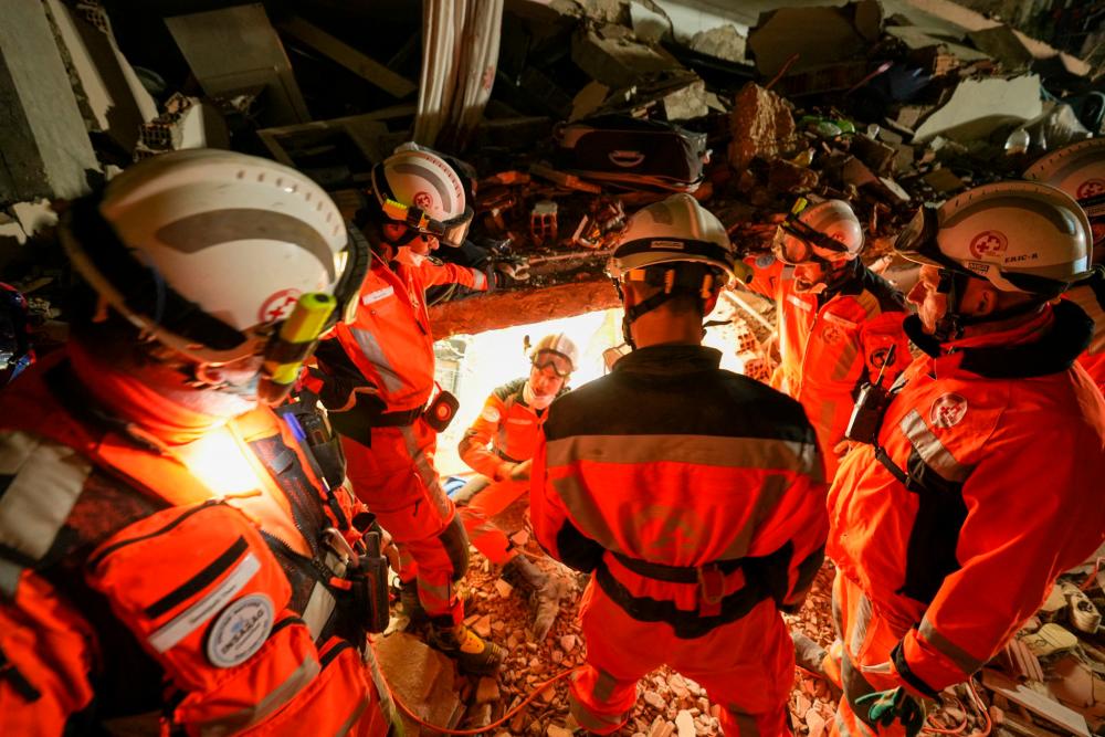 Rescuers race to find Turkey-Syria quake survivors, toll tops 21,000 Rescuers race to find Turkey-Syria quake survivors, toll tops 21,000