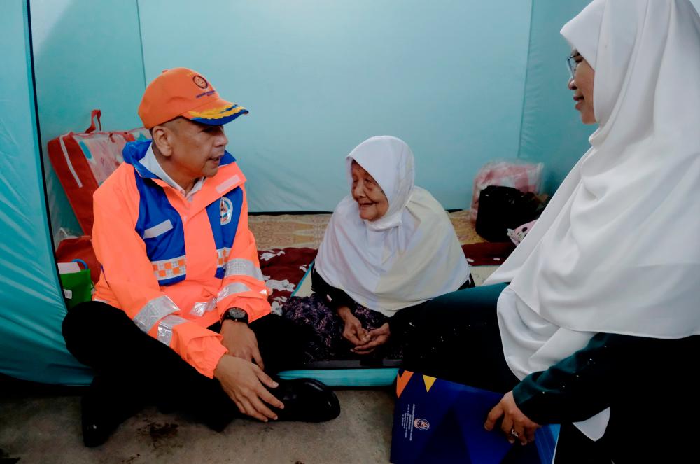 Residents in flood-hit areas should relocate to PPS immediately: Armizan Residents in flood-hit areas should relocate to PPS immediately: Armizan