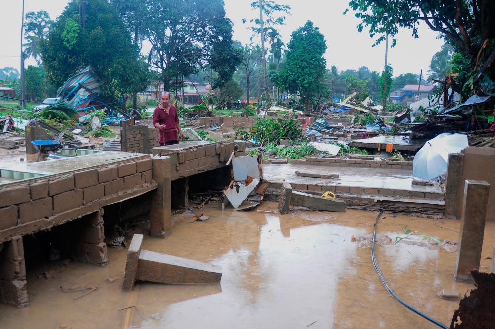 Residents left homeless after floods wash away their houses