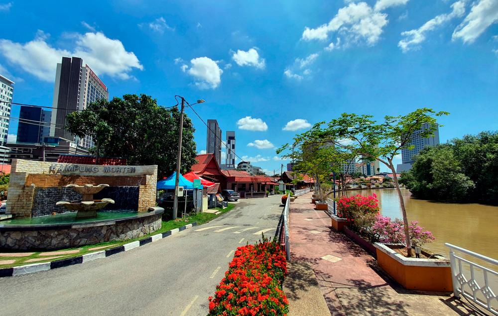 Residents upset over viraled photos of flood in Kampung Morten Residents upset over viraled photos of flood in Kampung Morten