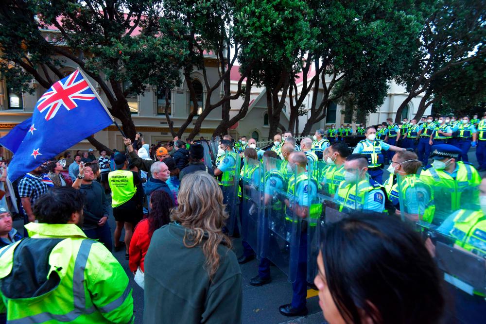 Riot police clash with New Zealand anti-vax protesters