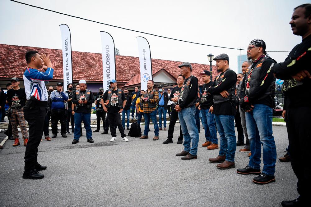 Rocker Awie to lead nationwide convoy to spread awareness against scammers Rocker Awie to lead nationwide convoy to spread awareness against scammers