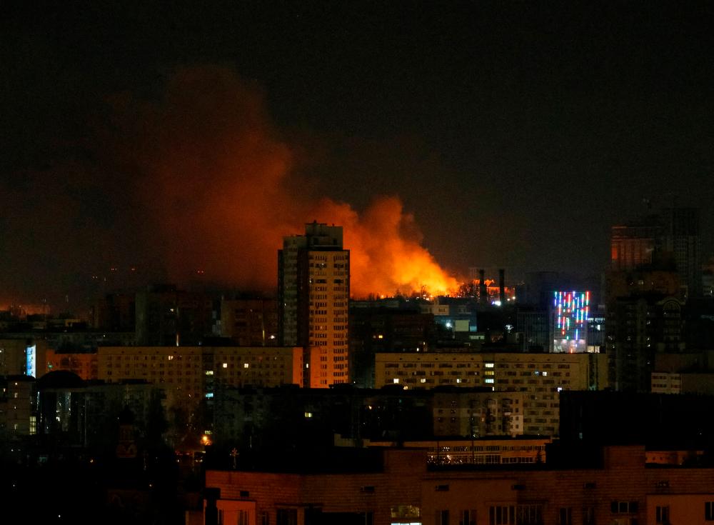 Russian forces attack Ukrainian nuclear plant, blaze extinguished Russian forces attack Ukrainian nuclear plant, blaze extinguished
