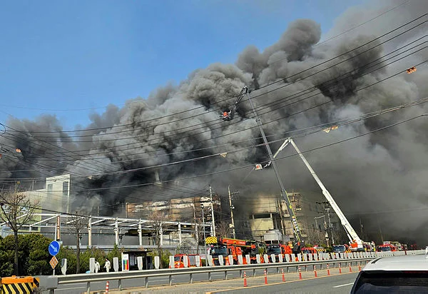 SKOREA-ACCIDENT-FIRE 14 missing in South Korea car plant fire: authorities