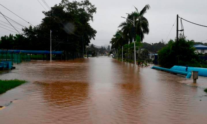 SOP violation: Police nabbed employer, nine foreigners in Kampar SOP violation: Police nabbed employer, nine foreigners in Kampar