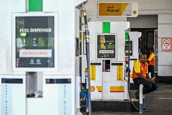 SRI_LANKA-WAR-IRAN-US-ISRAEL-ECONOMY-OIL New wave of Iran attacks as IEA weighs oil reserve release