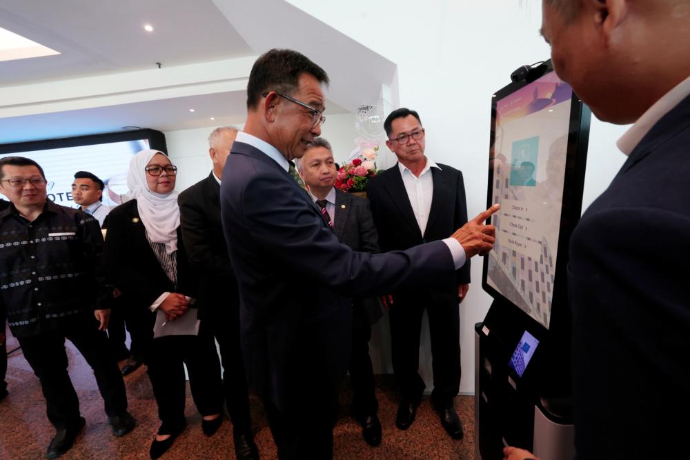 Sarawak tourism industry must capitalise on technological innovations to move forward: Abdul Karim