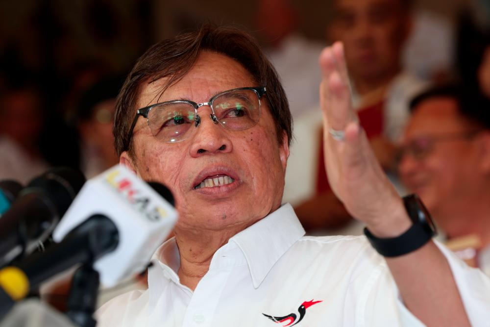Sarawak tunggu lesen untuk mulakan operasi syarikat penerbangan butik: Abang Johari